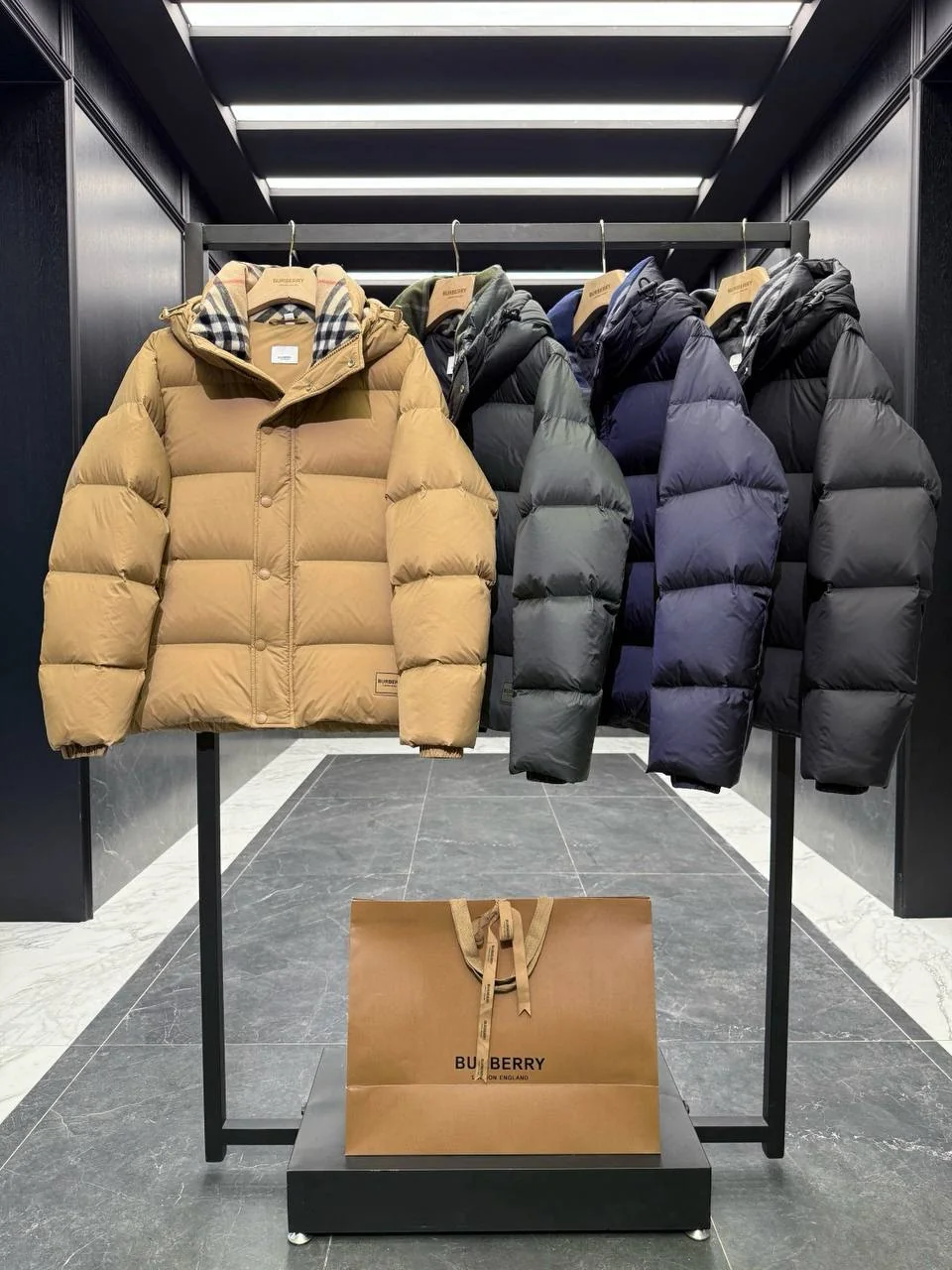 Чоловічий пуховик - Burberry